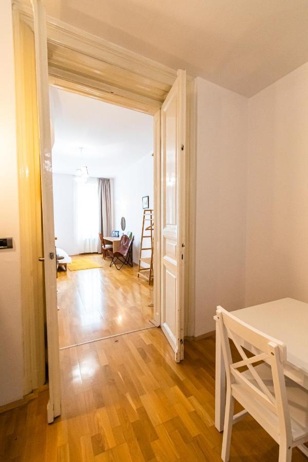 48 Beautiful Building Within Moments From The Old Town Of