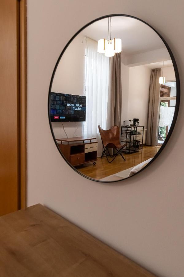 Apartment 48 Beautiful Building Within Moments From The Old Town Of