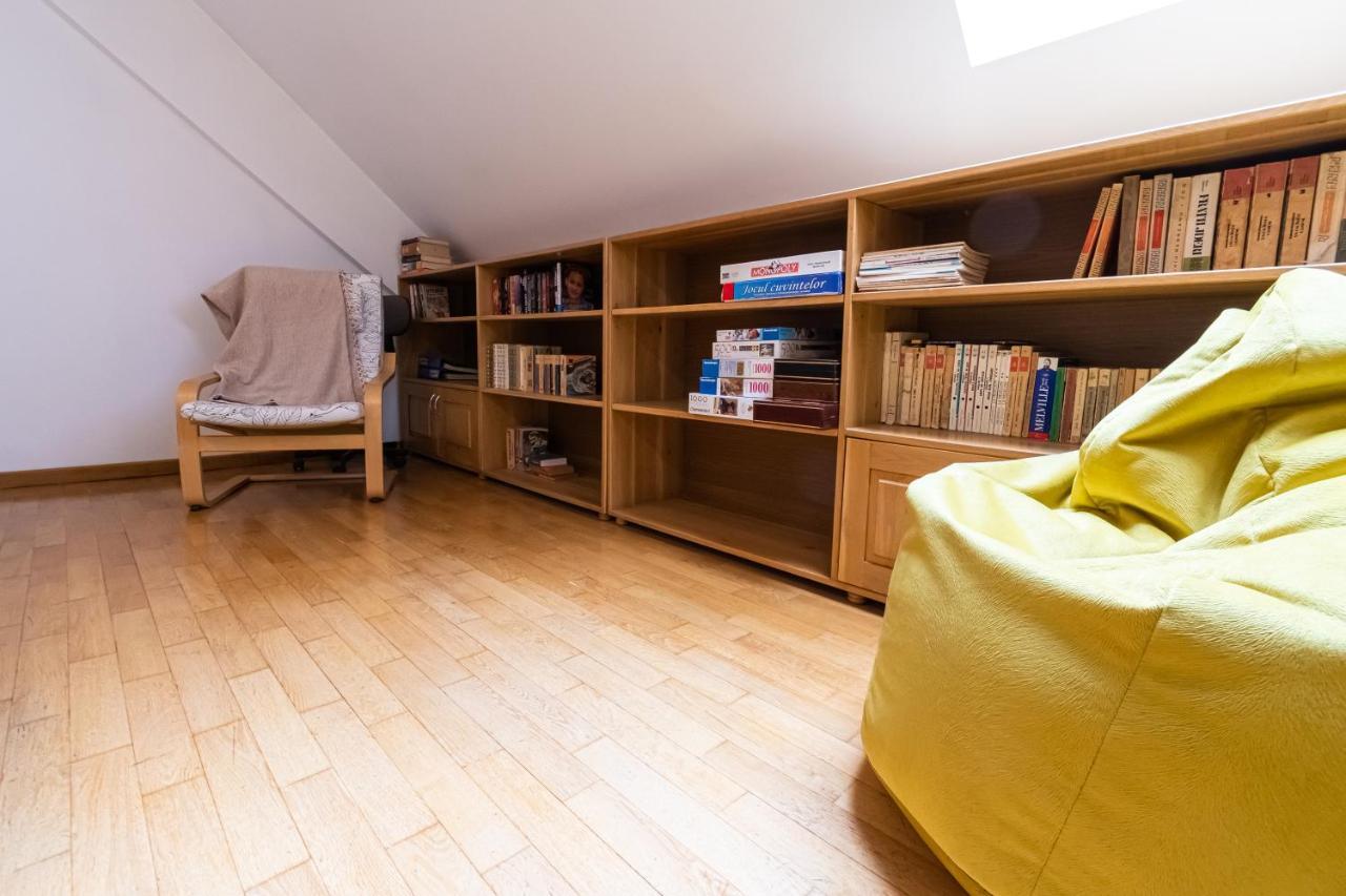 48 Beautiful Building Within Moments From The Old Town Of