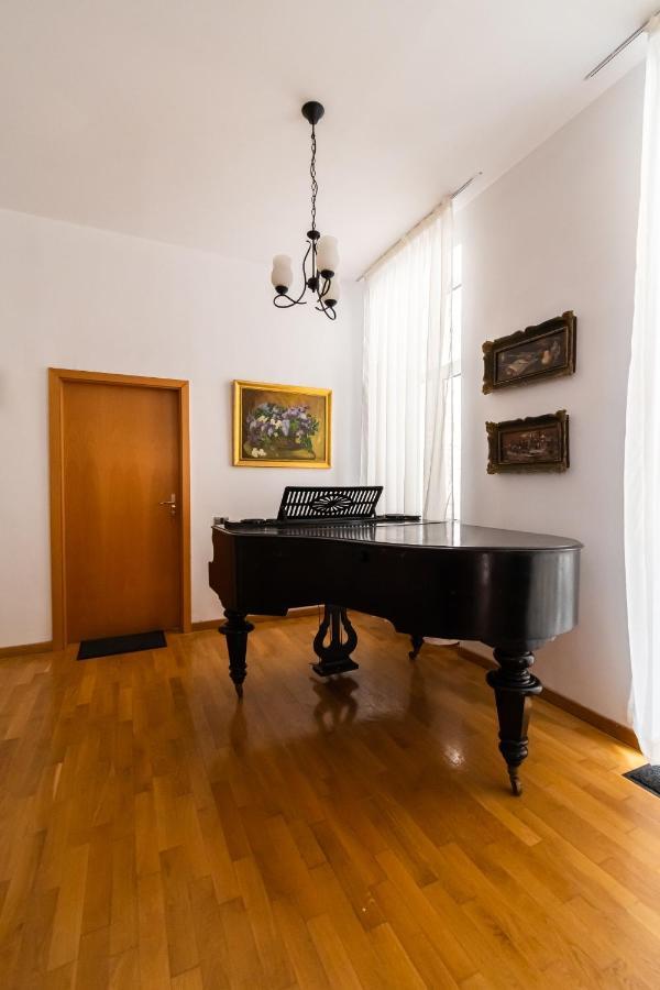 48 Beautiful Building Within Moments From The Old Town Of Brașov