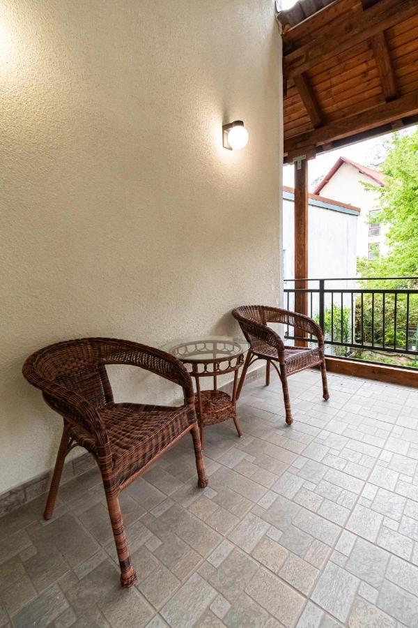 48 Beautiful Building Within Moments From The Old Town Of
