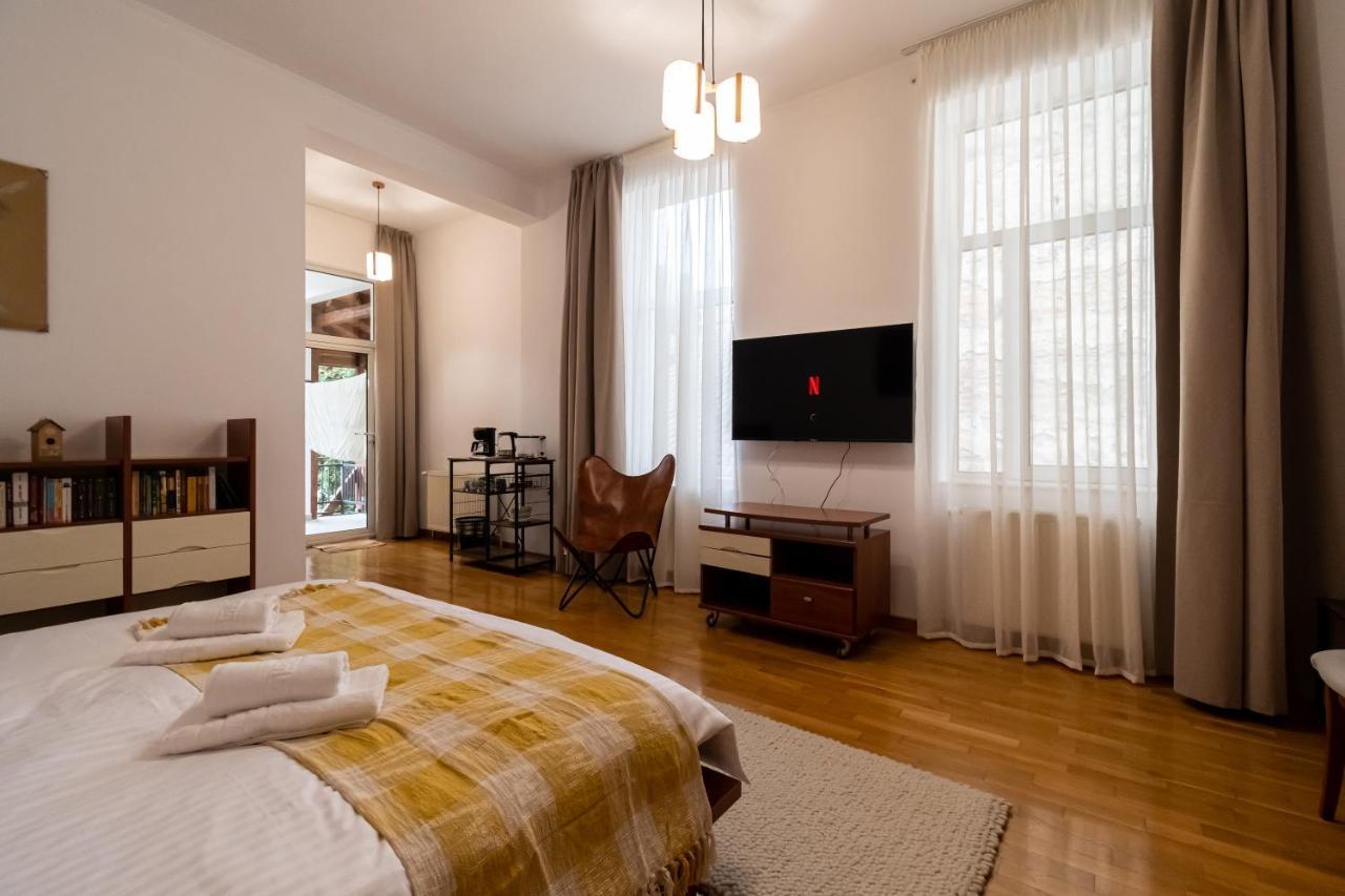 48 Beautiful Building Within Moments From The Old Town Of *