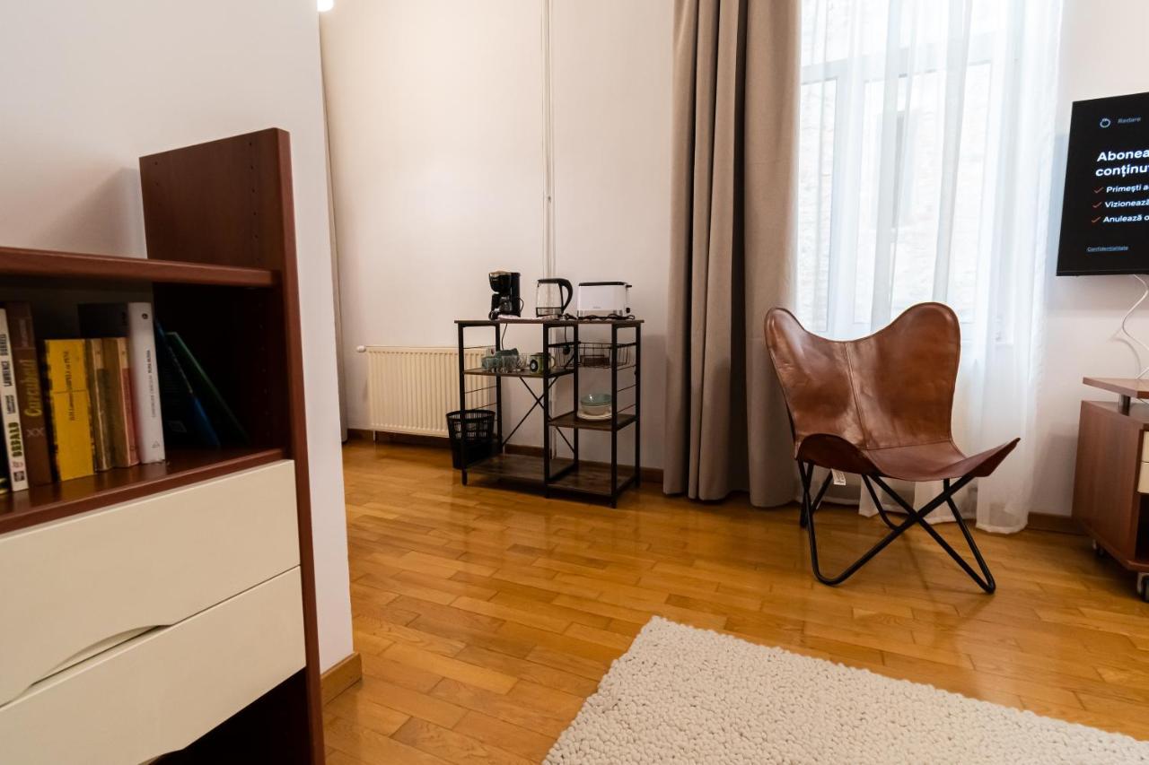 Apartment 48 Beautiful Building Within Moments From The Old Town Of