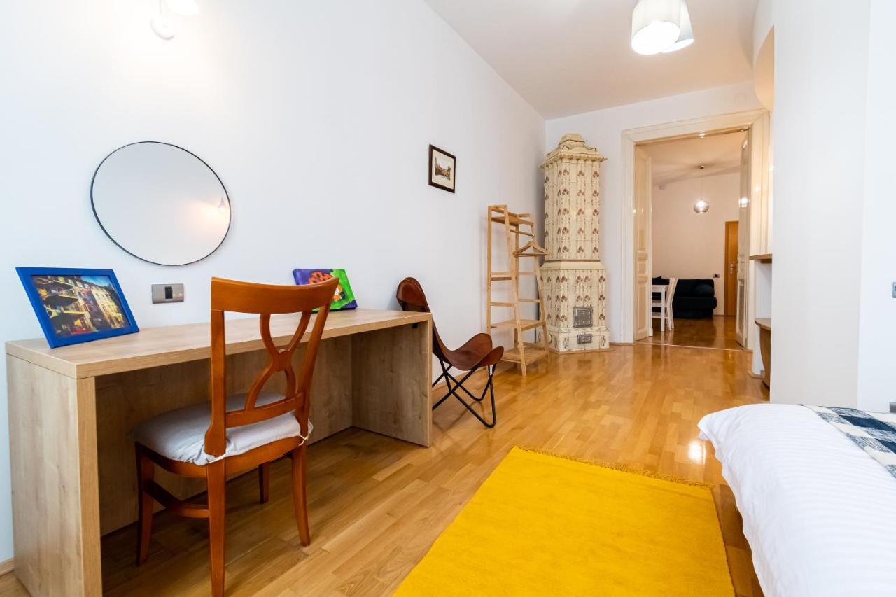 48 Beautiful Building Within Moments From The Old Town Of Brașov