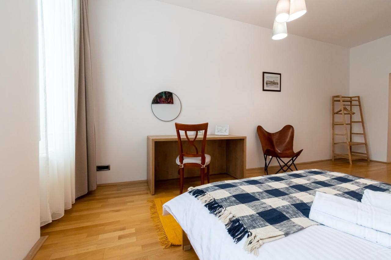 48 Beautiful Building Within Moments From The Old Town Of Brașov