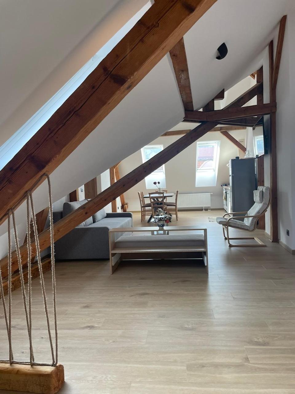 48 Beautiful Building Within Moments From The Old Town Of Apartament Brașov