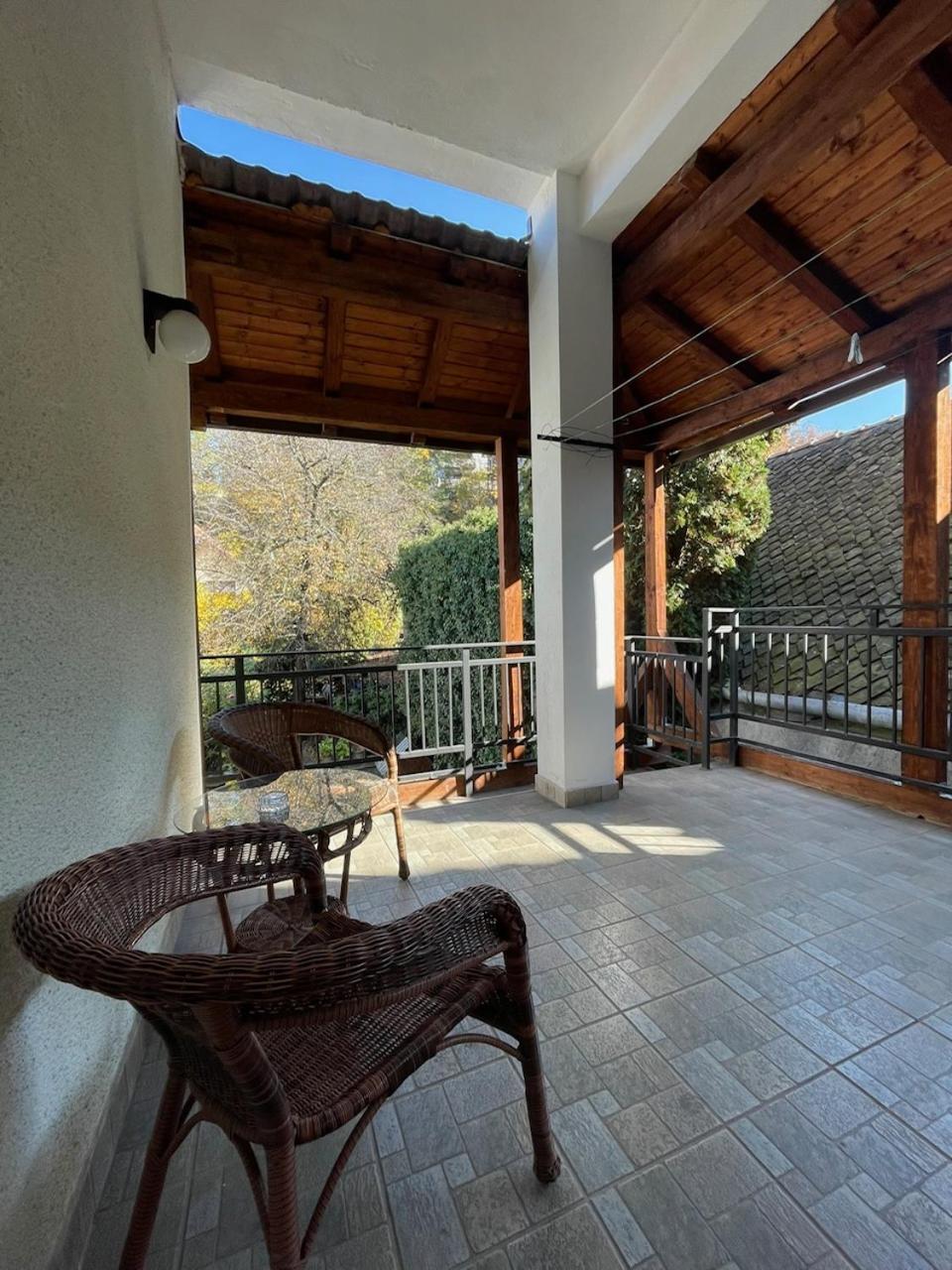 Apartment 48 Beautiful Building Within Moments From The Old Town Of Brașov